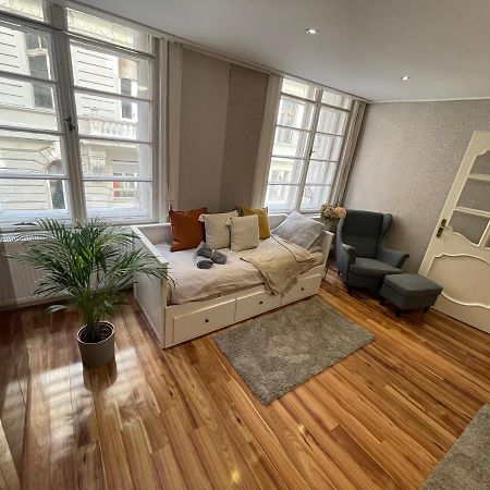 Vintage Home In The Heart Of The City Budapest Bagian luar foto