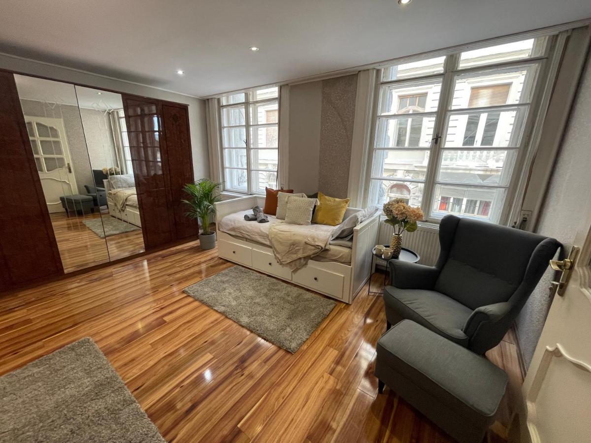Vintage Home In The Heart Of The City Budapest Bagian luar foto