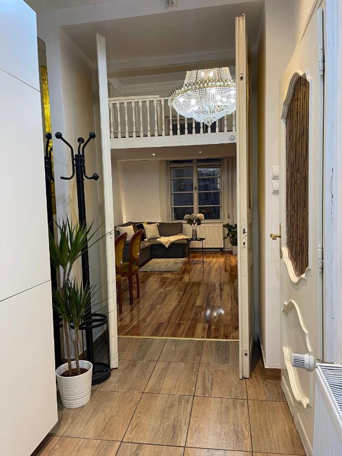 Vintage Home In The Heart Of The City Budapest Bagian luar foto