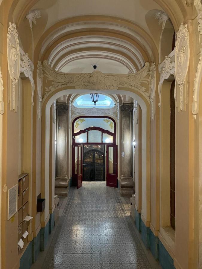 Vintage Home In The Heart Of The City Budapest Bagian luar foto